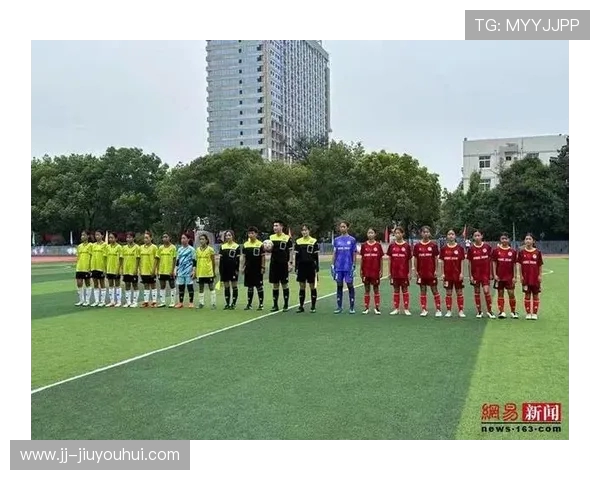 《从足球动漫到真实赛场，梦想与拼搏交织的青春故事》