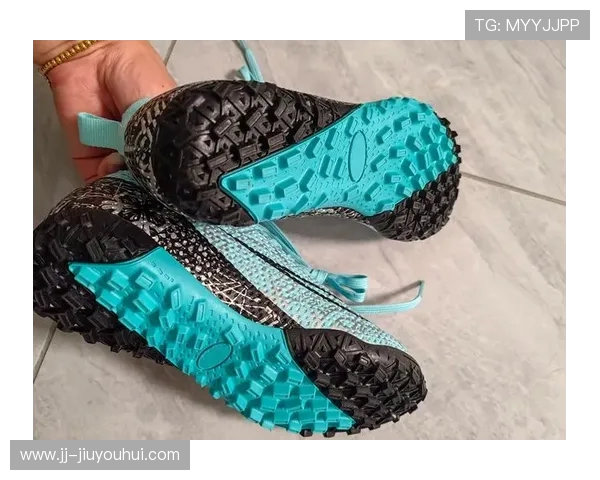 儿童碎钉足球鞋护踝设计创新助力小球员提升运动表现与保护效果 儿童碎钉足球鞋护踝设计创新助力小球员提升运动表现与保护效果